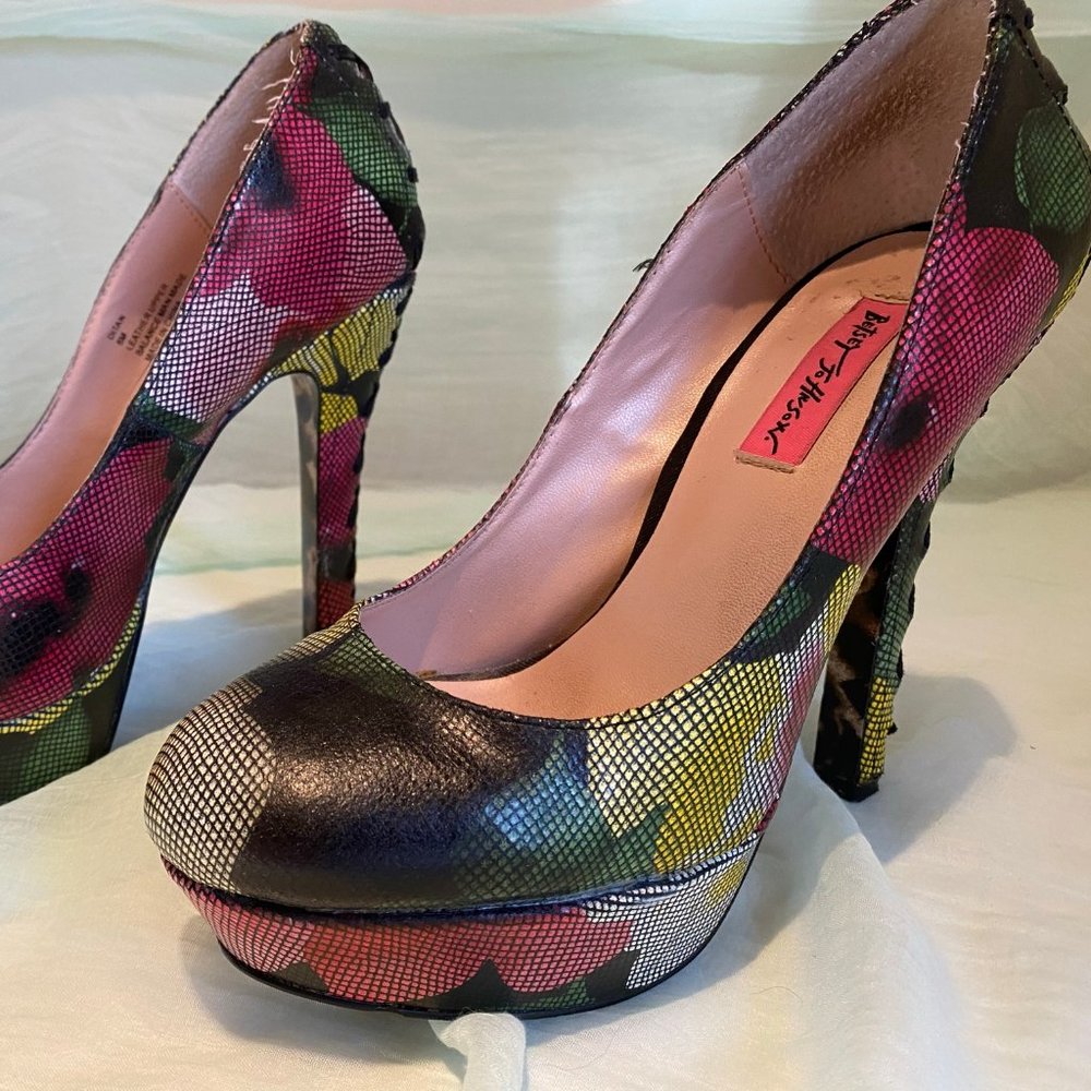 Betsey Johnson Ditan Floral Pumps - Size 8